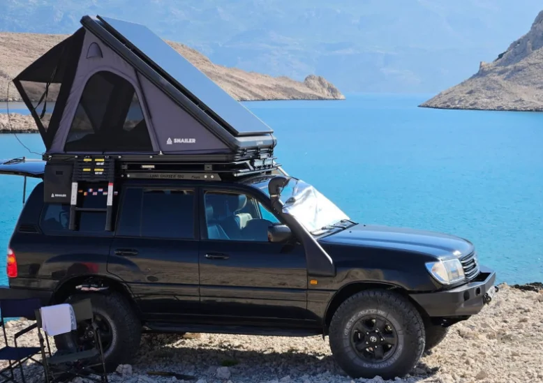 Snailer Alduo stresni stan na voze Toyota Land Cruiser - fotografie zakaznika z Rakouska